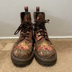 Floral print Dr. Martens